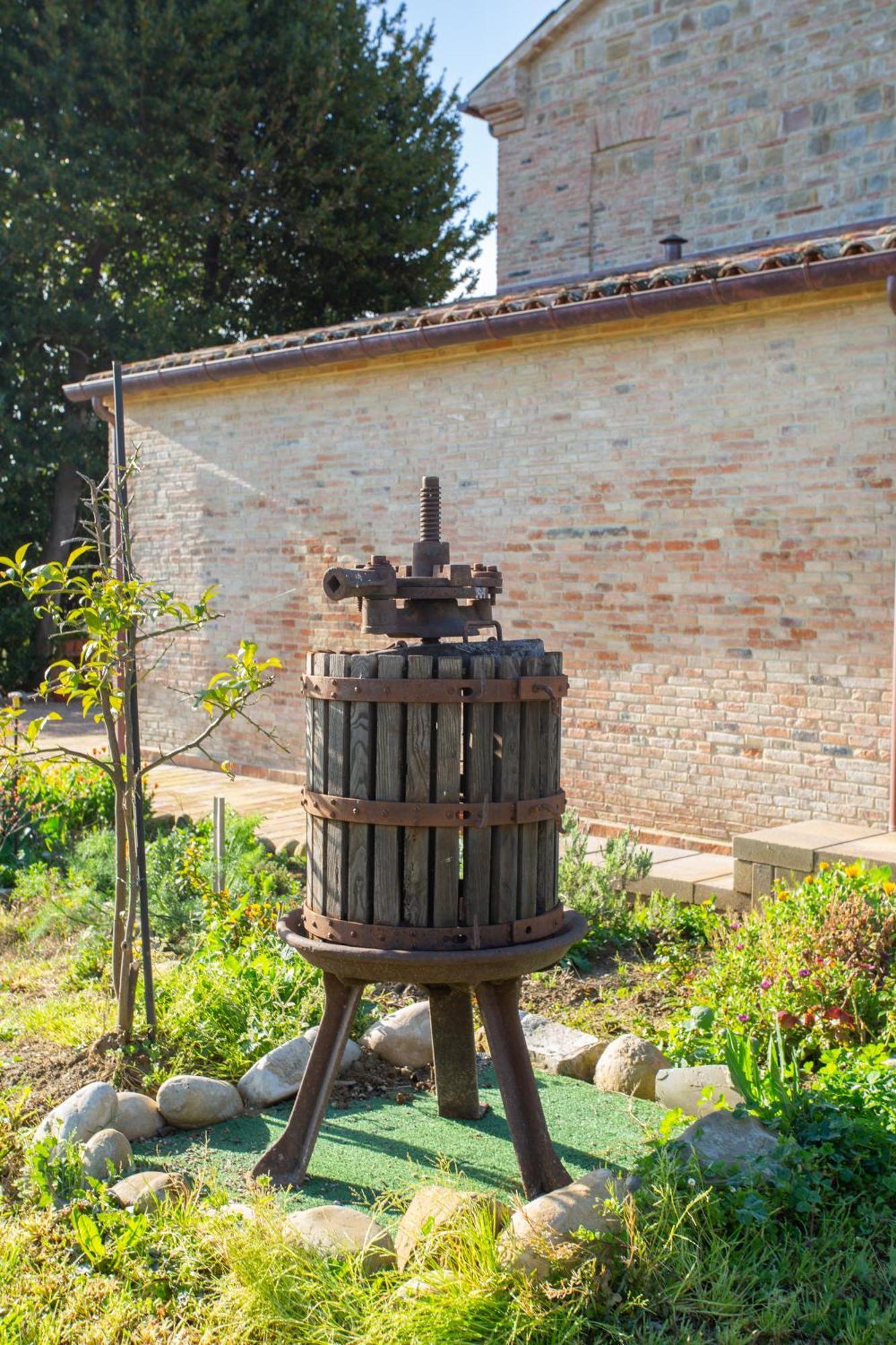 Il Casolare Bed and Breakfast Gradara Eksteriør billede